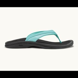 OluKai Women’s ‘Ohana Beach Sandals in Sea Glass /Black